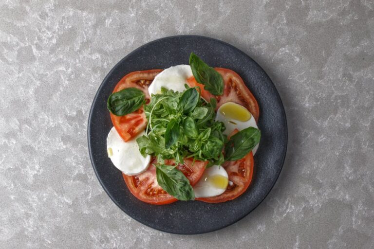 tomato mozzarella basil olive oil appetizer